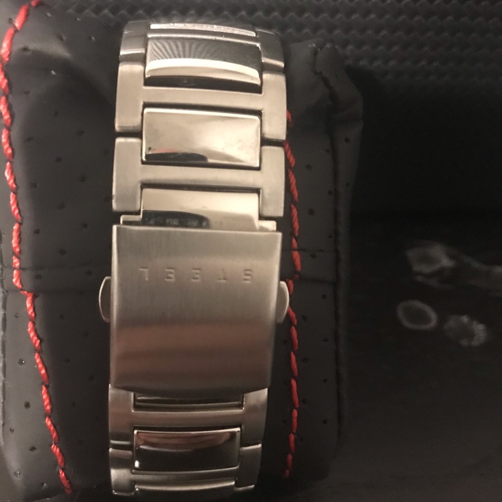 Men’s Guess Steel watch - Picture 2 of 4